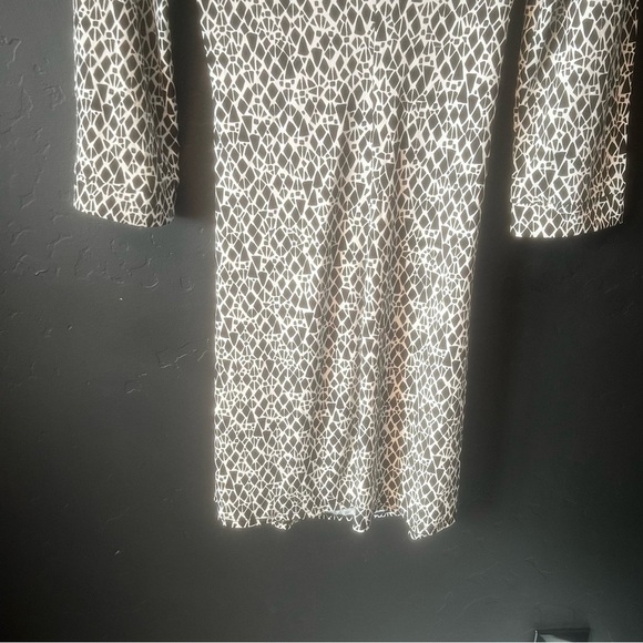 Laundry by design Los Angeles Elegant Black and White Wrap Dress 4 - Picture 10 of 14